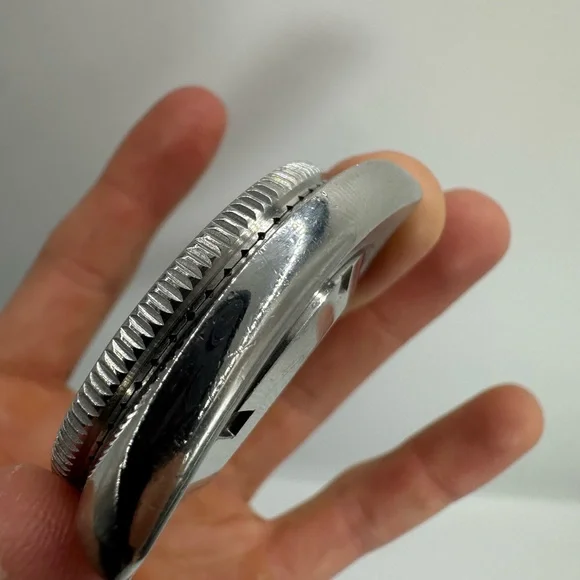 Seiko Black and Silver Diver's Watch - Picture 4 of 8